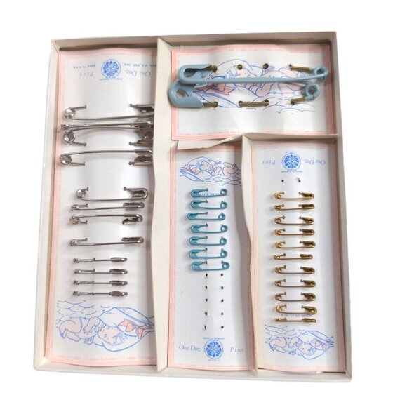 Vintage Babys Layette Safety Pins Cradle Pins Vanity Pins Metal USA Lot of 32 - Picture 2 of 4